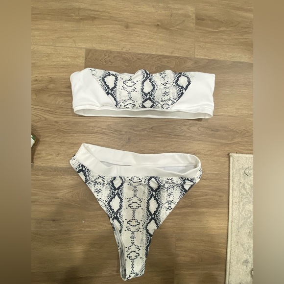 NWT set of 3 women’s bikinis - Picture 4 of 5
